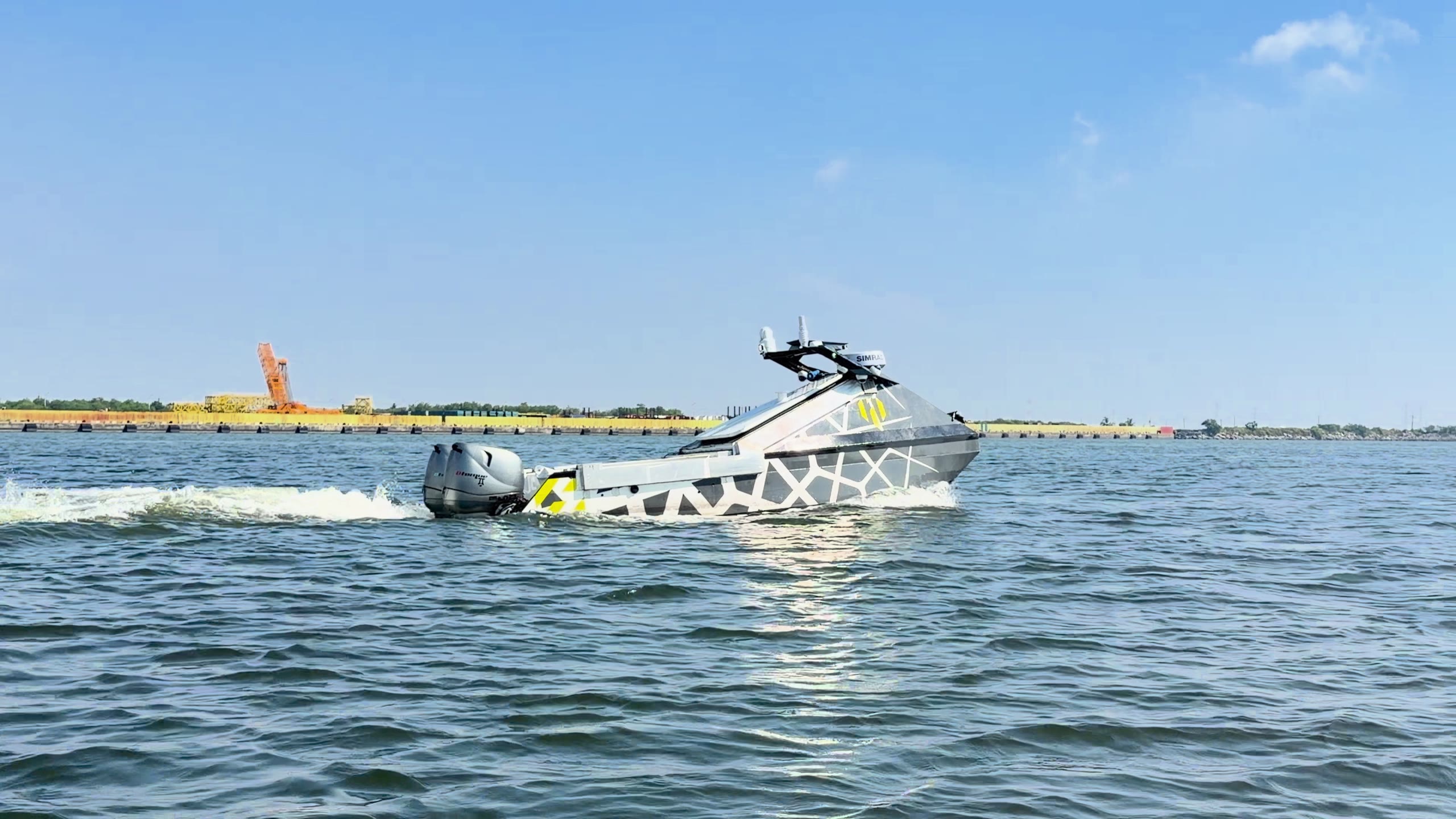 TF-100 turning in Kaohsiung harbour