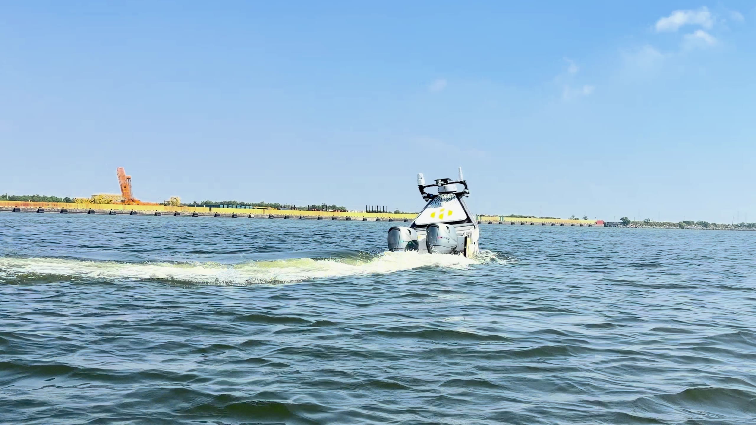 TF-100 turning in Kaohsiung harbour