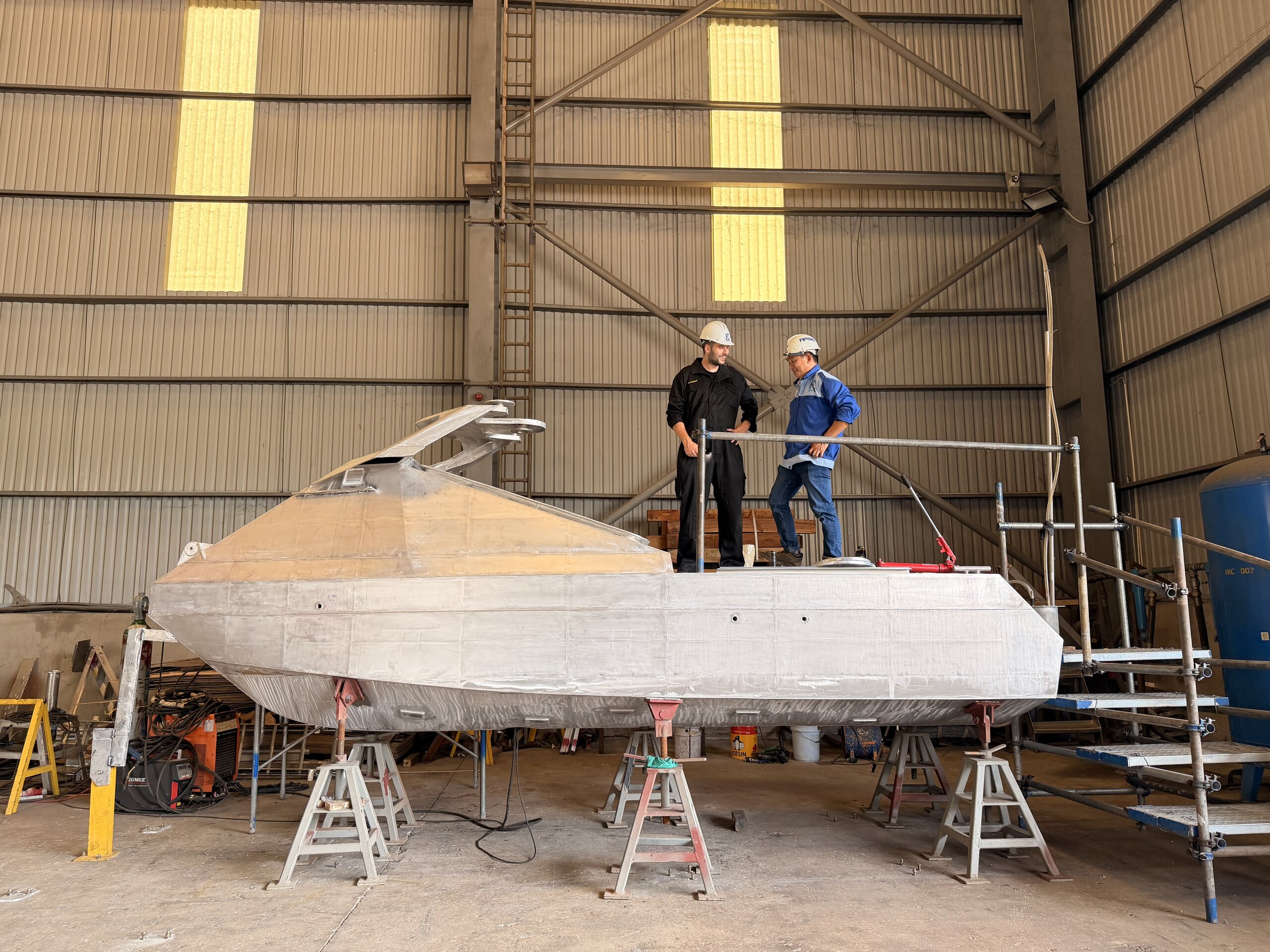 The completed TF-100 hull in the Kaohsiung yard, crew on deck